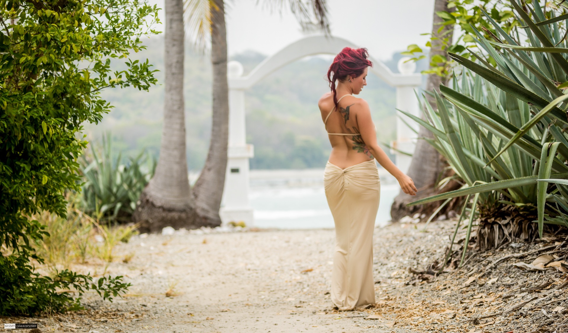 RoXXXie walking through a secluded tropical retreat
